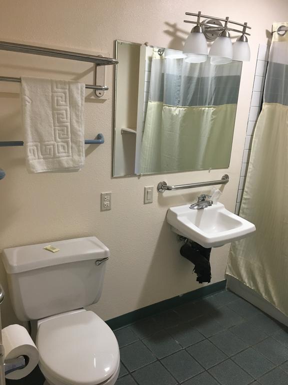 وودبورن Budget Inn Motel المظهر الخارجي الصورة