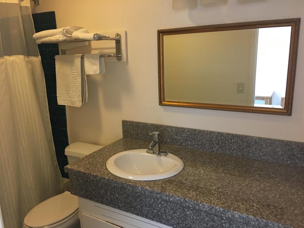وودبورن Budget Inn Motel المظهر الخارجي الصورة