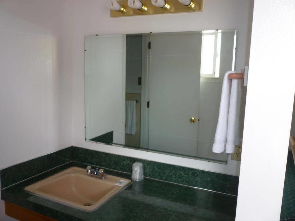 وودبورن Budget Inn Motel المظهر الخارجي الصورة